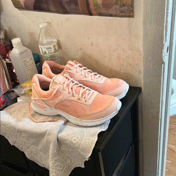 Puma Women's Peach Sneakers - Picture 2 of 5